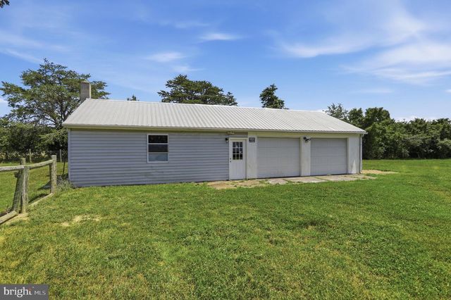 11195 VALLEY RD, Berkeley Springs, WV 25411