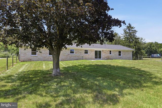 11195 VALLEY RD, Berkeley Springs, WV 25411