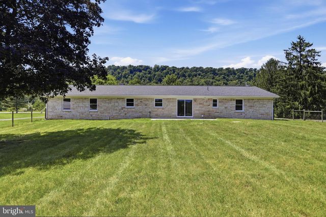 11195 VALLEY RD, Berkeley Springs, WV 25411