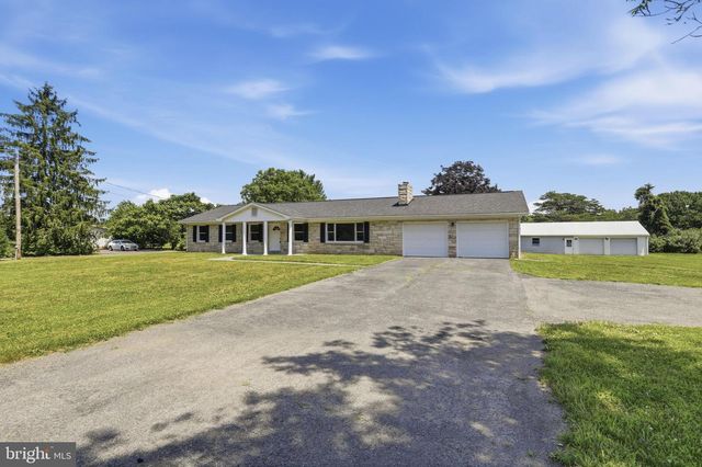 11195 VALLEY RD, Berkeley Springs, WV 25411