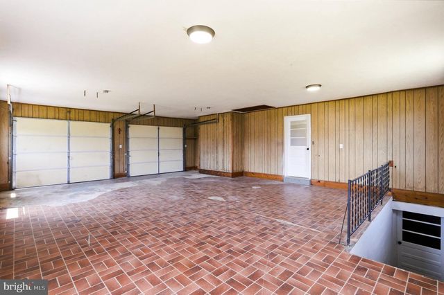 11195 VALLEY RD, Berkeley Springs, WV 25411