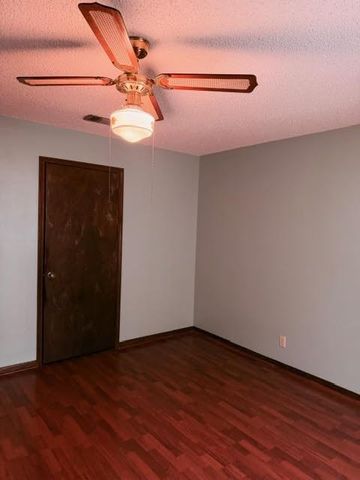 21 N Avenue D, Freeport, TX 77541