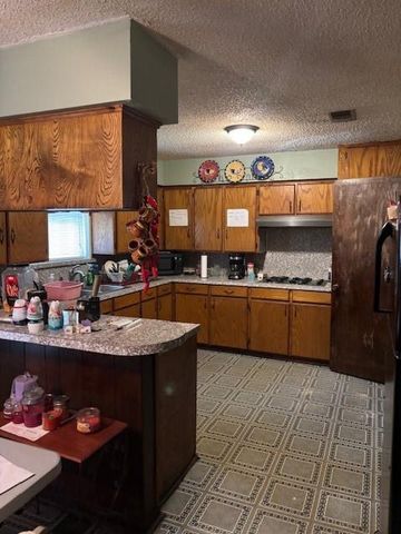 21 N Avenue D, Freeport, TX 77541