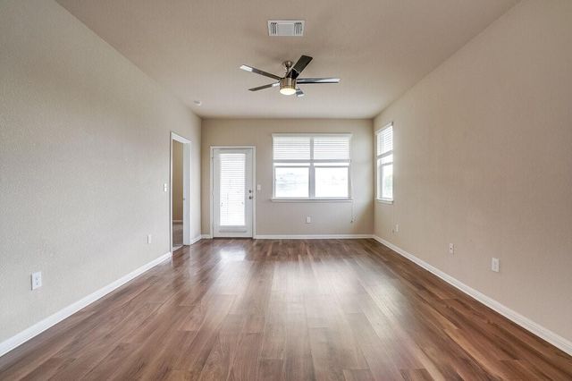 1701 Logan DR 34, Round Rock, TX 78664