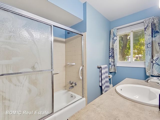 2450 Yellowstone Street, Saginaw, MI 48603