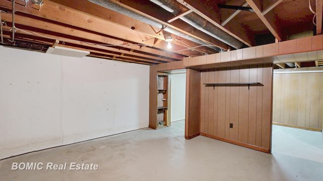 2450 Yellowstone Street, Saginaw, MI 48603