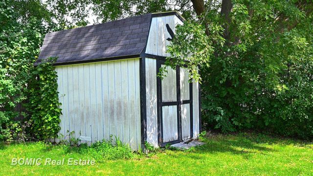 2450 Yellowstone Street, Saginaw, MI 48603