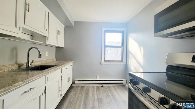 592 Beverly Road 2nd floor, Teaneck, NJ 07666