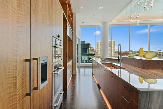 50 Liberty PH-2A, Boston, MA 02210