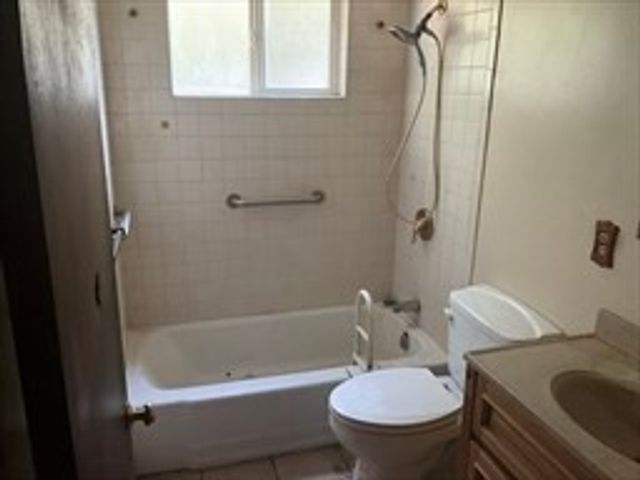 41 West St, Foxboro, MA 02035