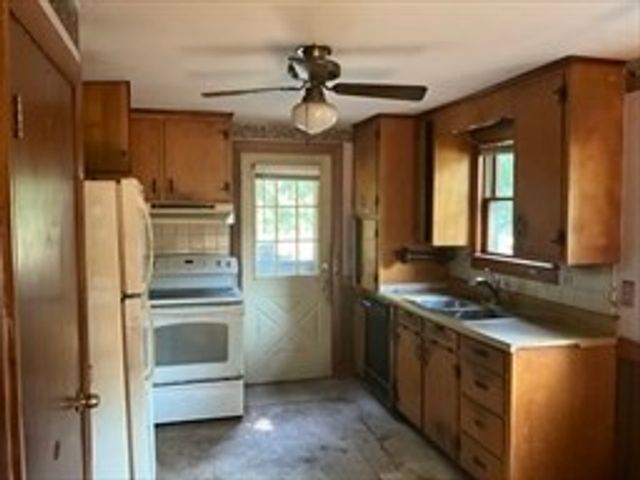 41 West St, Foxboro, MA 02035