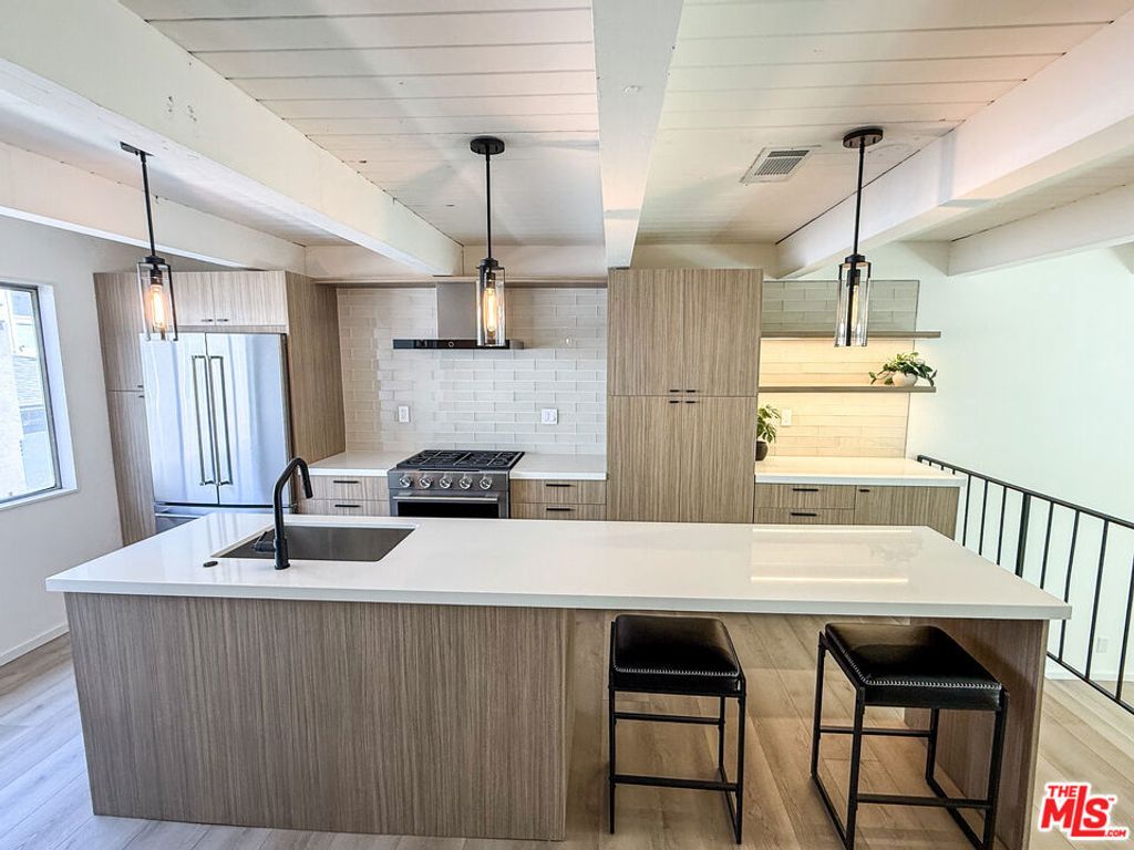 6639 Green Valley Circle, Culver City, CA 90230
