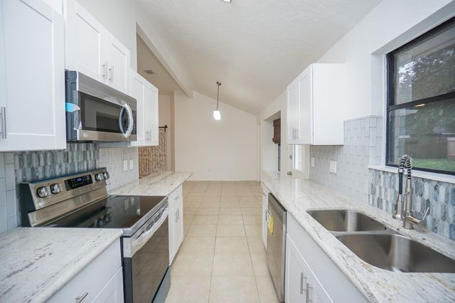 2711 Pheasant Creek Drive, Sugar Land, TX 77498