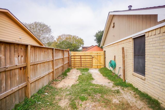 2711 Pheasant Creek Drive, Sugar Land, TX 77498