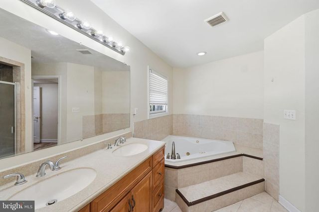 5205 BROOKEWAY DR, Bethesda, MD 20816