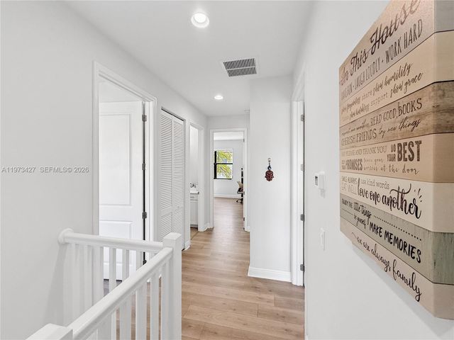 135 NW 209th Trl, Pembroke Pines, FL 33029