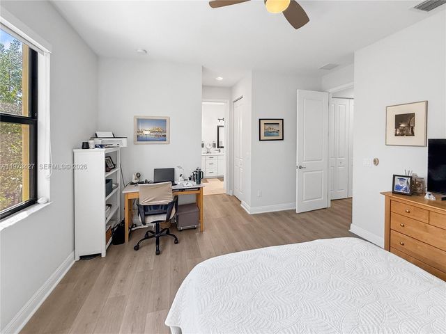 135 NW 209th Trl, Pembroke Pines, FL 33029