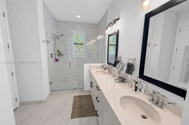 135 NW 209th Trl, Pembroke Pines, FL 33029