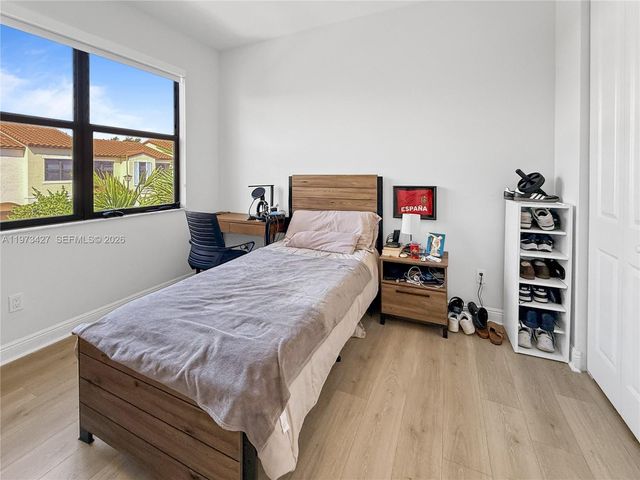 135 NW 209th Trl, Pembroke Pines, FL 33029