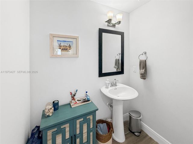 135 NW 209th Trl, Pembroke Pines, FL 33029