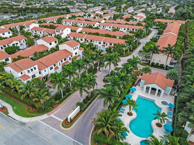 135 NW 209th Trl, Pembroke Pines, FL 33029