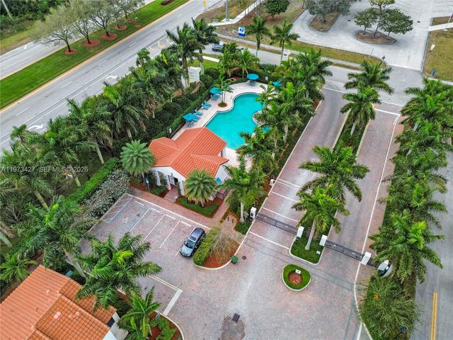 135 NW 209th Trl, Pembroke Pines, FL 33029