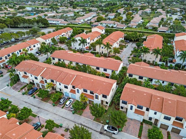 135 NW 209th Trl, Pembroke Pines, FL 33029