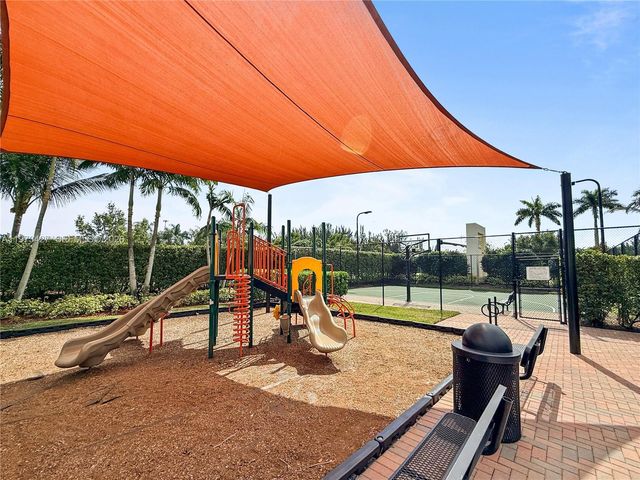 135 NW 209th Trl, Pembroke Pines, FL 33029