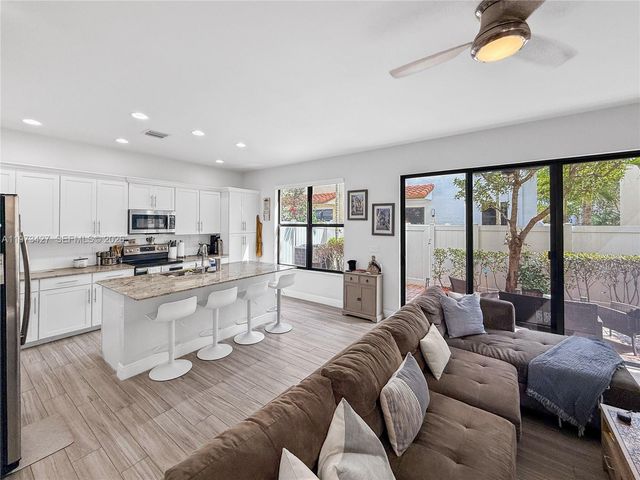 135 NW 209th Trl, Pembroke Pines, FL 33029