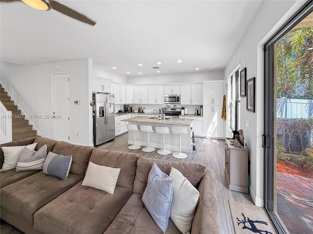 135 NW 209th Trl, Pembroke Pines, FL 33029