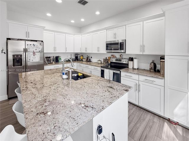 135 NW 209th Trl, Pembroke Pines, FL 33029