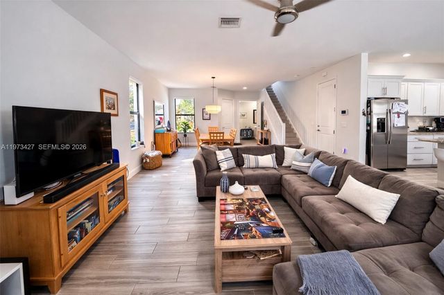 135 NW 209th Trl, Pembroke Pines, FL 33029