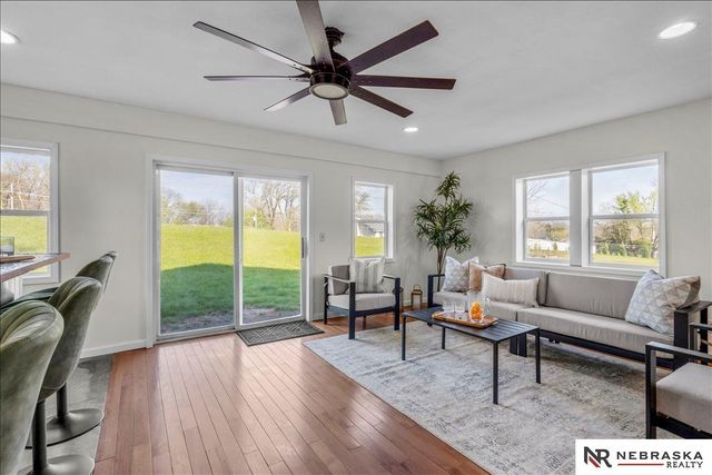 9500 Dawn Drive, Plattsmouth, NE 68048