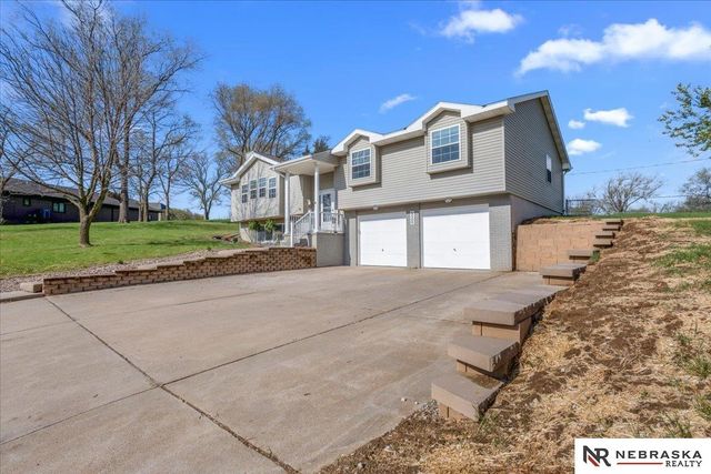 9500 Dawn Drive, Plattsmouth, NE 68048