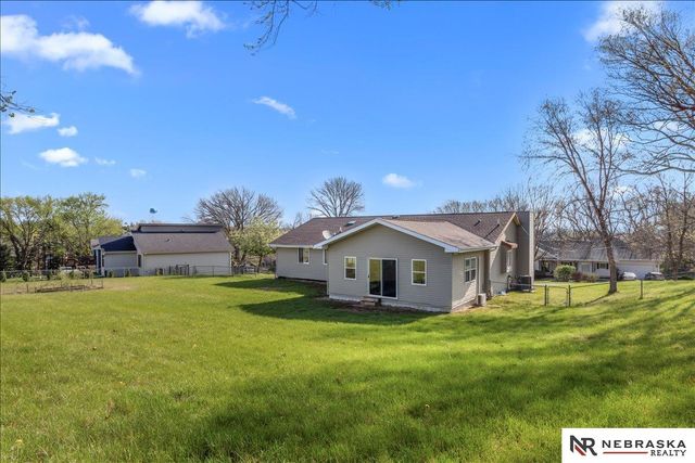 9500 Dawn Drive, Plattsmouth, NE 68048