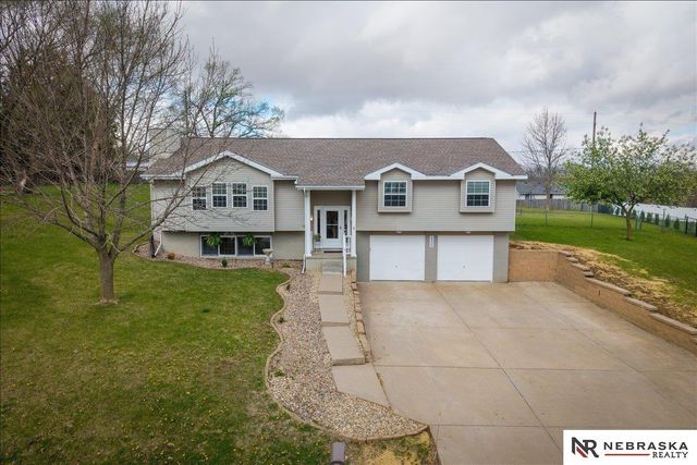 9500 Dawn Drive, Plattsmouth, NE 68048