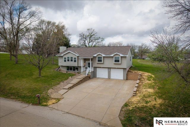 9500 Dawn Drive, Plattsmouth, NE 68048
