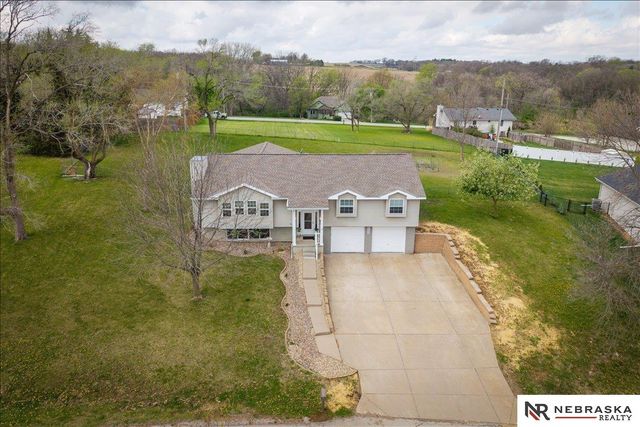 9500 Dawn Drive, Plattsmouth, NE 68048