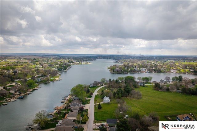 9500 Dawn Drive, Plattsmouth, NE 68048