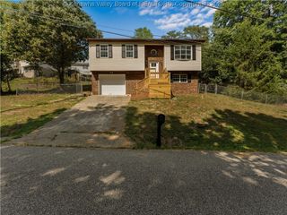 41 Poplar Hills, Hurricane, WV 25313