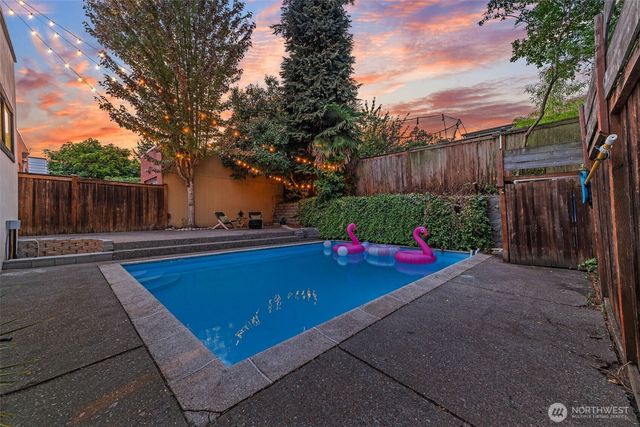 1128 N 77th Street, Seattle, WA 98103