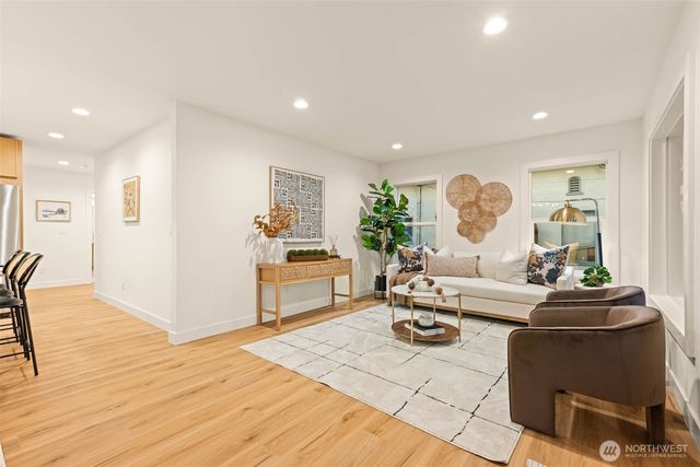 1128 N 77th Street, Seattle, WA 98103