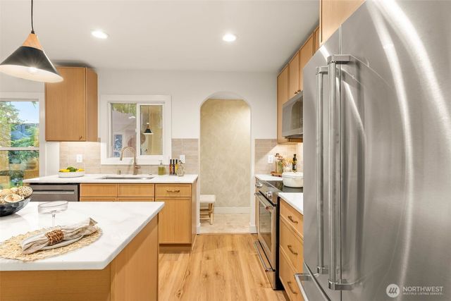 1128 N 77th Street, Seattle, WA 98103