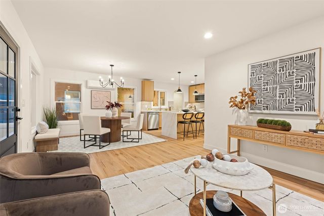 1128 N 77th Street, Seattle, WA 98103