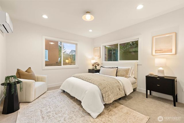 1128 N 77th Street, Seattle, WA 98103