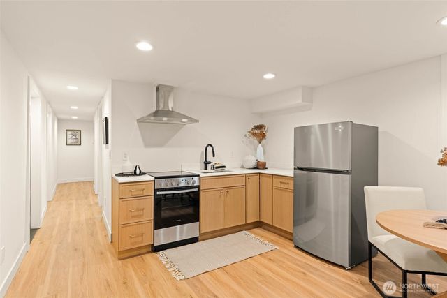 1128 N 77th Street, Seattle, WA 98103