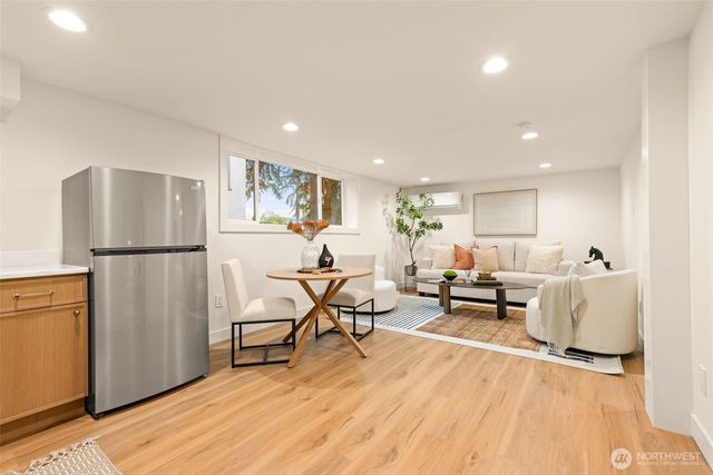 1128 N 77th Street, Seattle, WA 98103