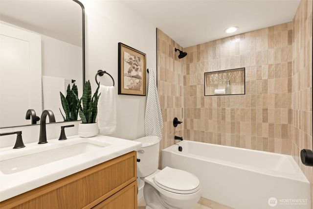 1128 N 77th Street, Seattle, WA 98103