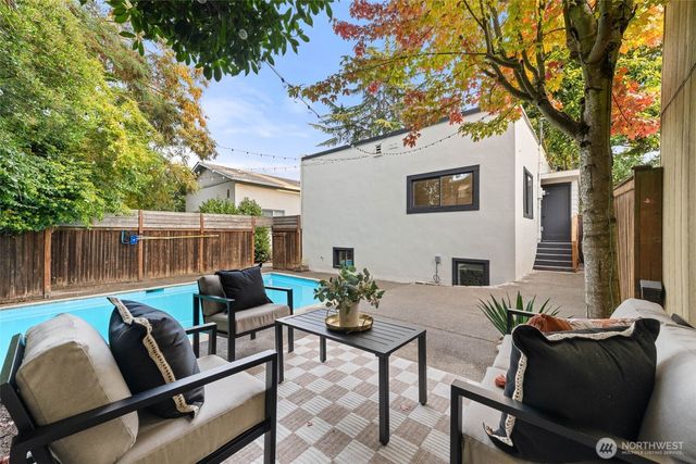 1128 N 77th Street, Seattle, WA 98103