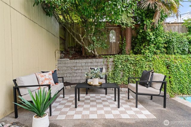 1128 N 77th Street, Seattle, WA 98103